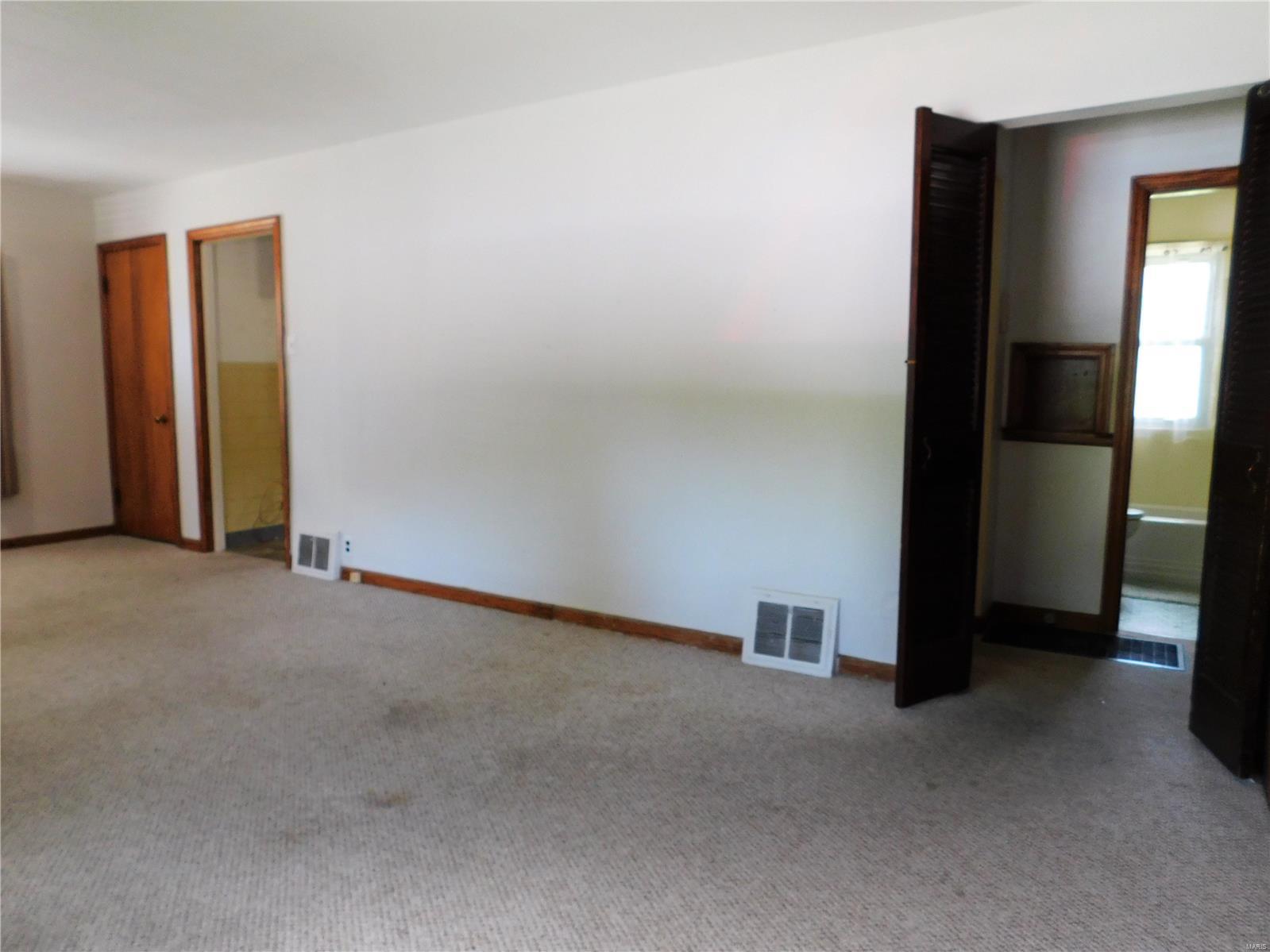 108 Graham Road Florissant, MO 63031 - Photo 5 of 23 Gallery Image 5