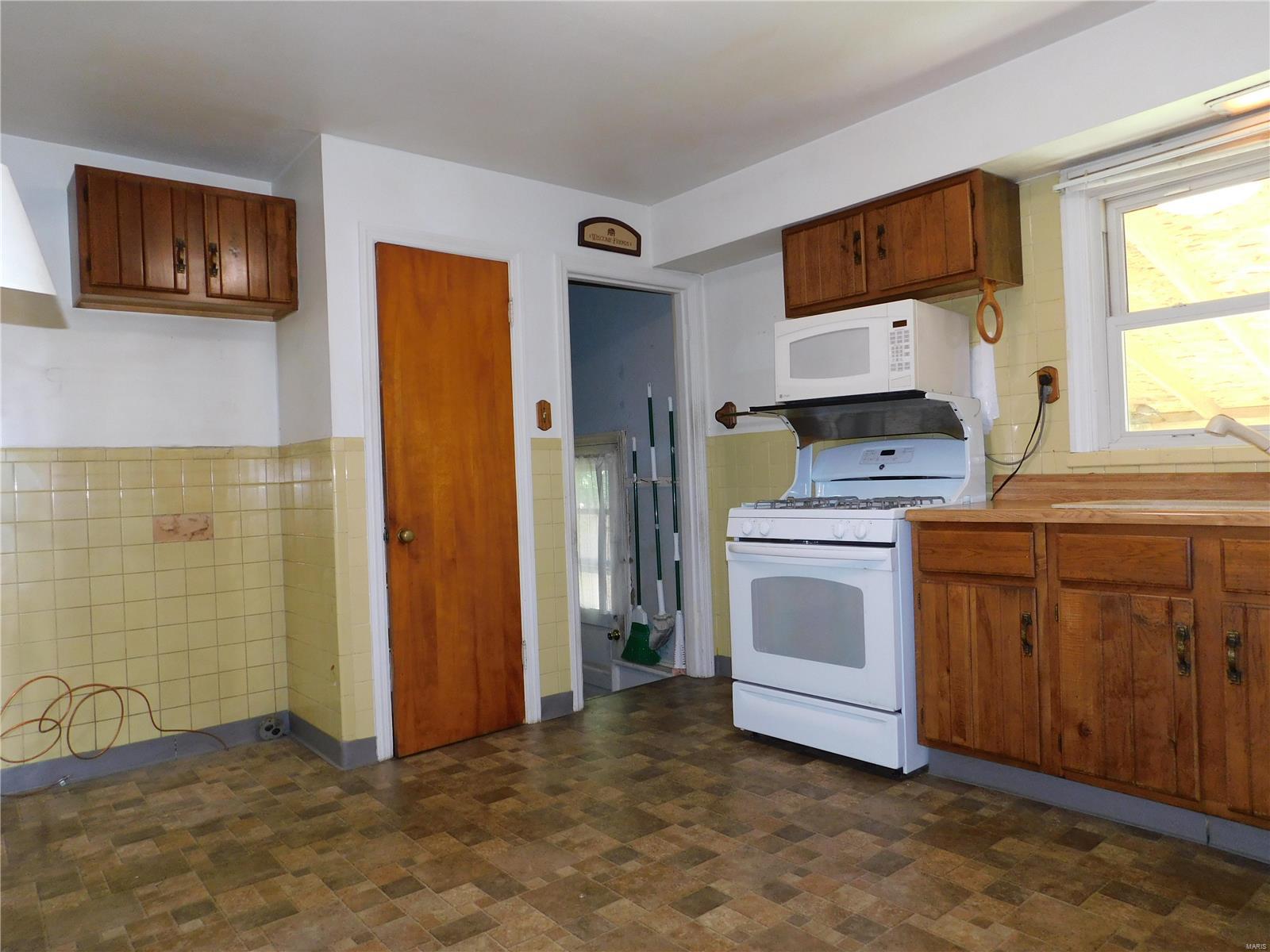 108 Graham Road Florissant, MO 63031 - Photo 8 of 23 Gallery Image 8