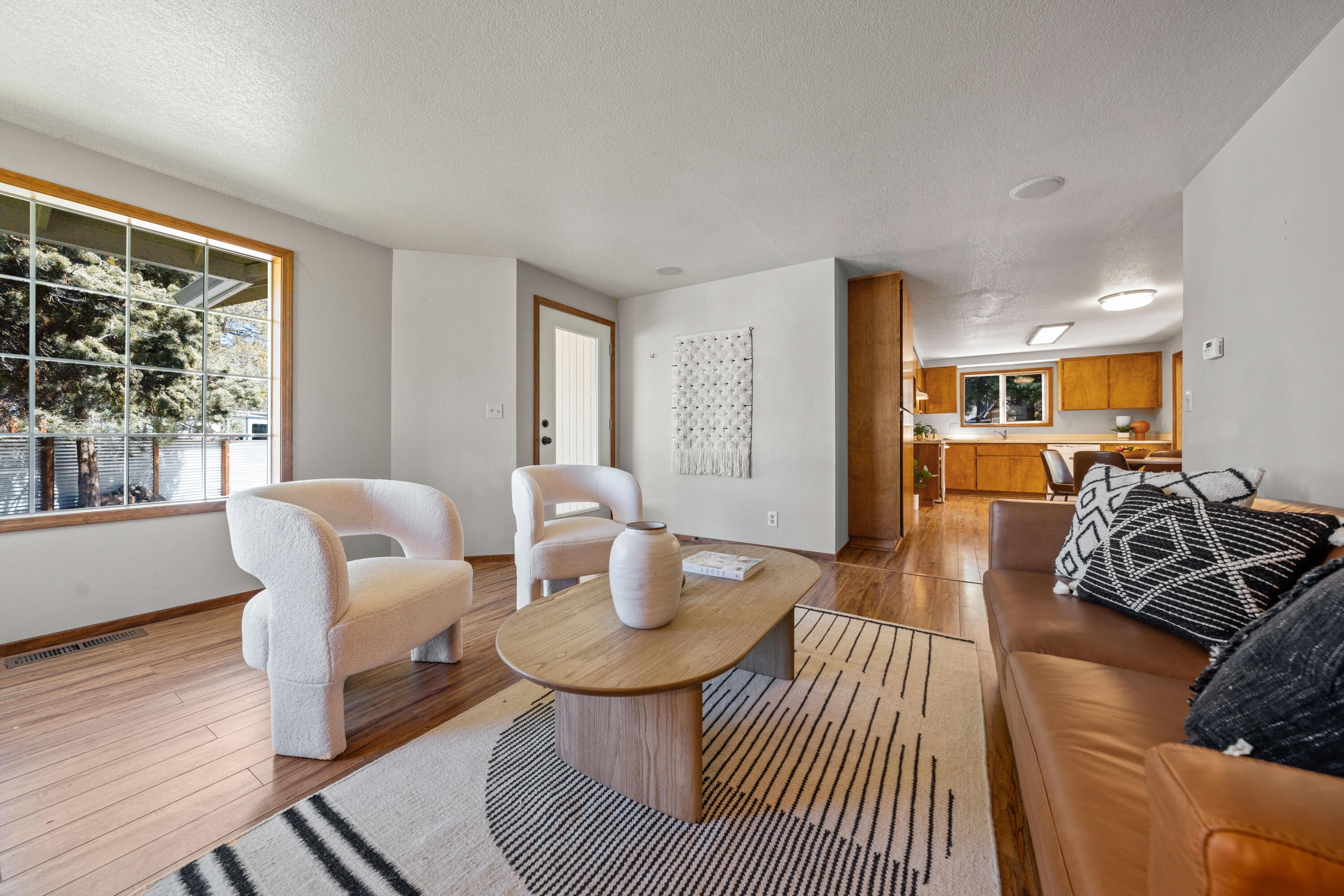 847 Northeast Jones Road Bend, OR 97701 - Photo 7 of 29 15-print-Riley_Visuals-15