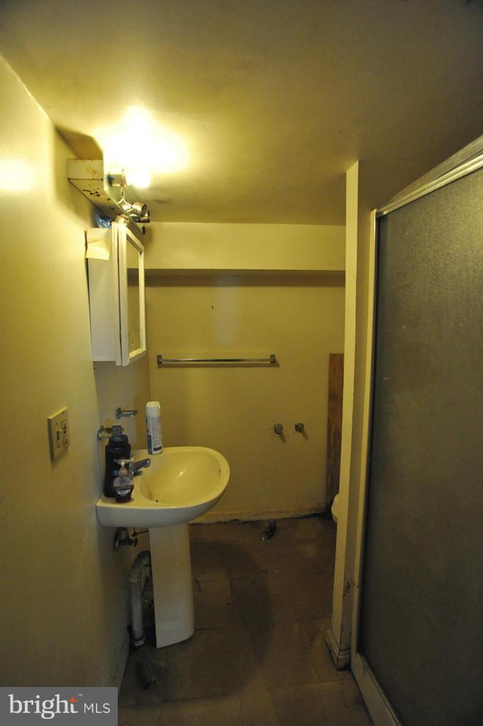 4413 Wentworth Road Baltimore, MD 21207 - Photo 7 of 22 Bath