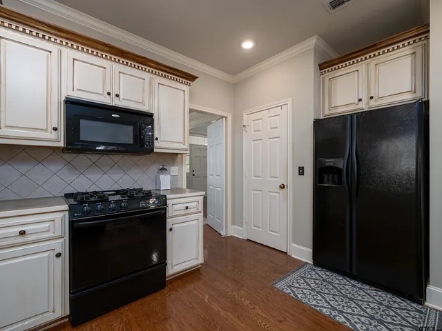 $435,000 | 3950 Hanover Place, Tyler, TX 75701