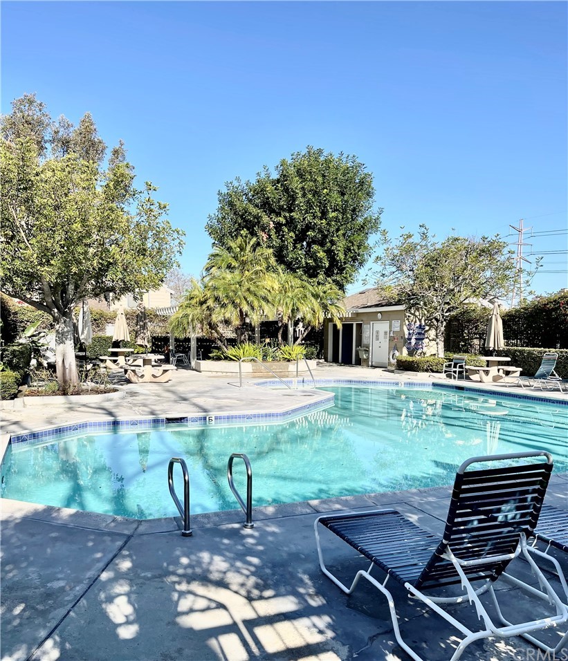48 Riverstone, Unit 60 Irvine, CA 92606 - Photo 28 of 31 a view of a backyard with sitting area