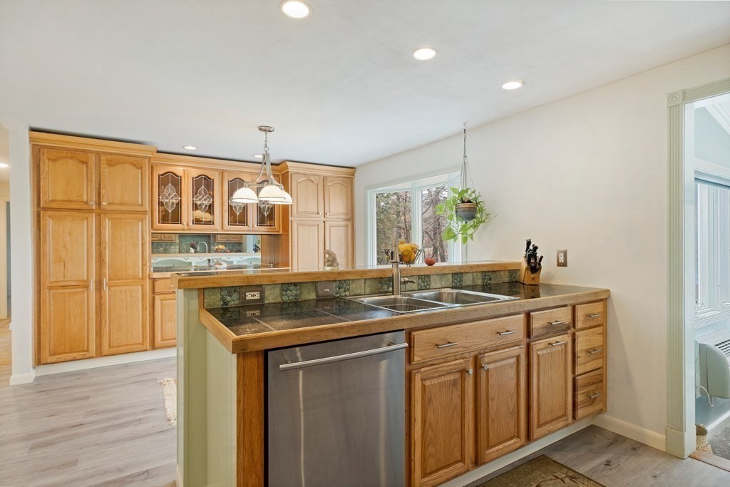 50 Cardigan Road Tewksbury, MA 01876 - Photo 9 of 40 Gallery Image 9