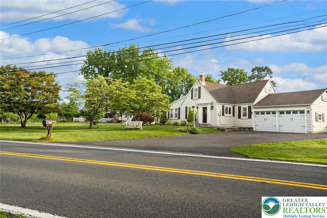 4108 Oakland Road Bethlehem, PA 18020 - Photo 5 of 62 Gallery Image 5