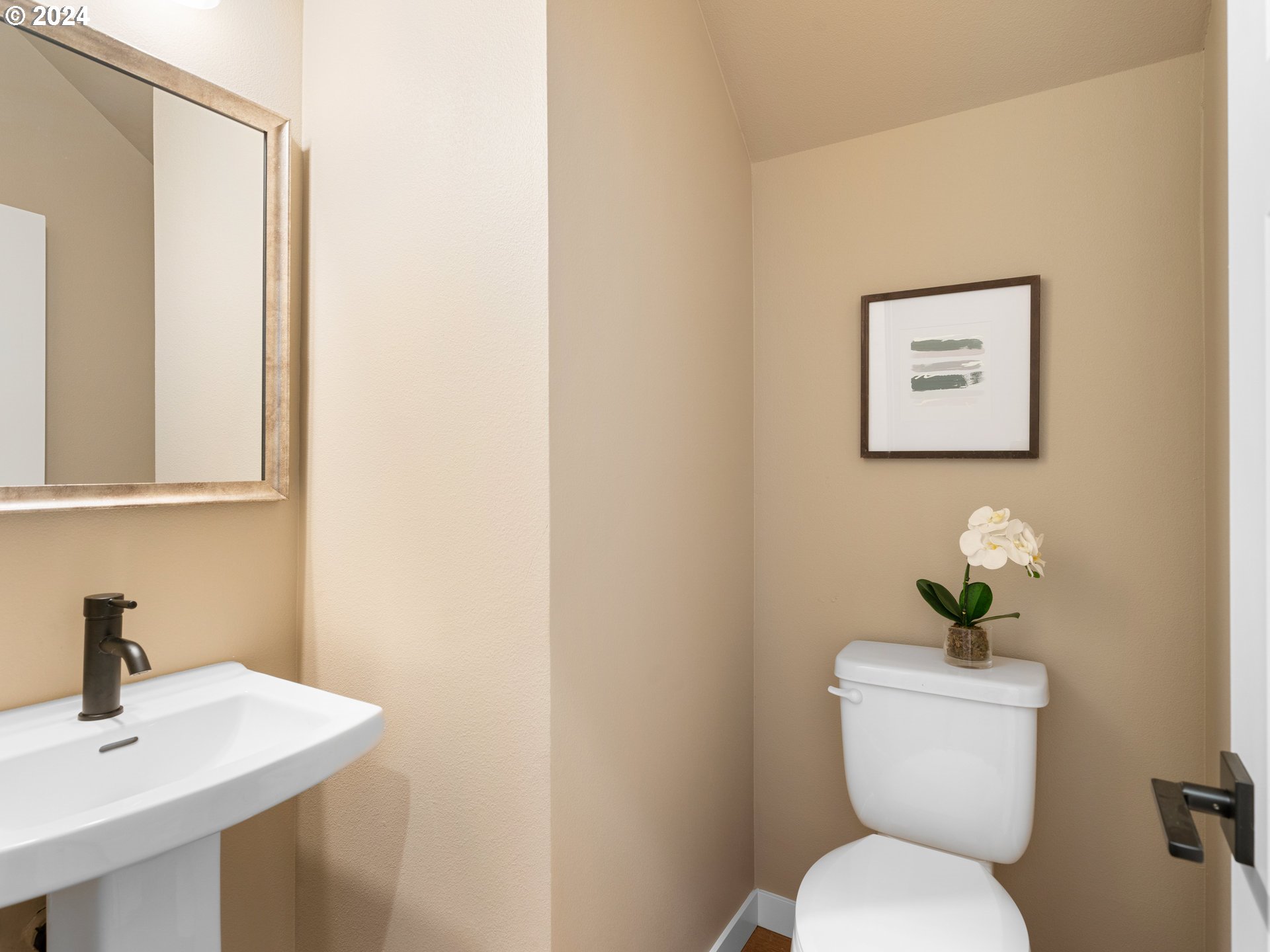 4435 Southeast Umatilla Street Portland, OR 97206 - Photo 17 of 48 a bathroom with a toilet a sink and mirror