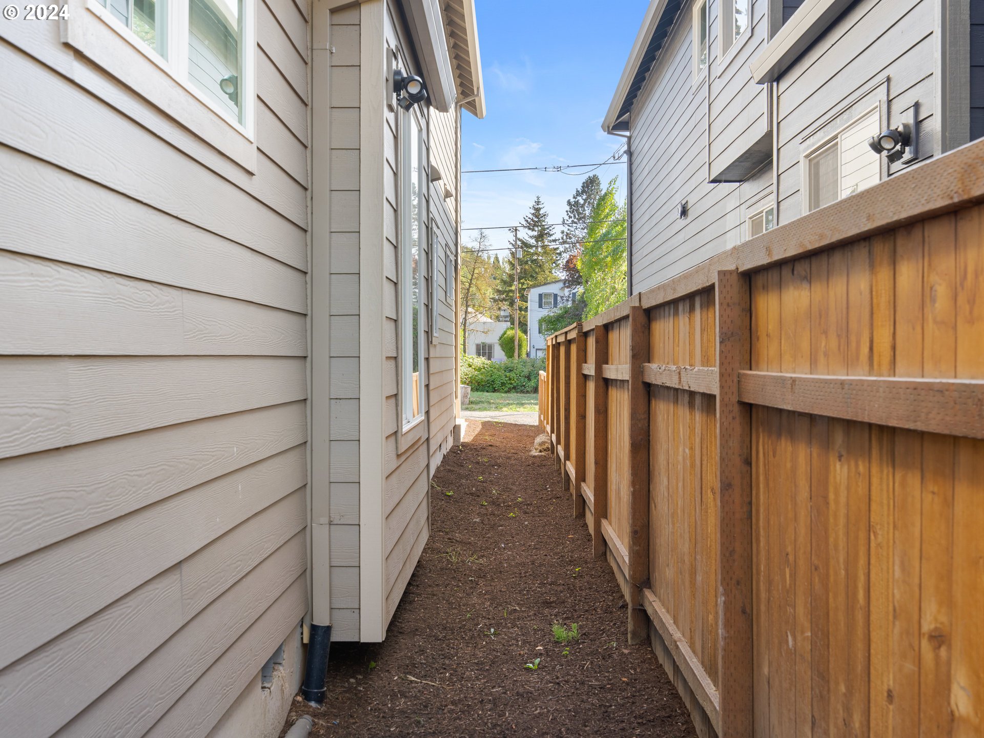 4435 Southeast Umatilla Street Portland, OR 97206 - Photo 35 of 48 a view of a pathway of a building