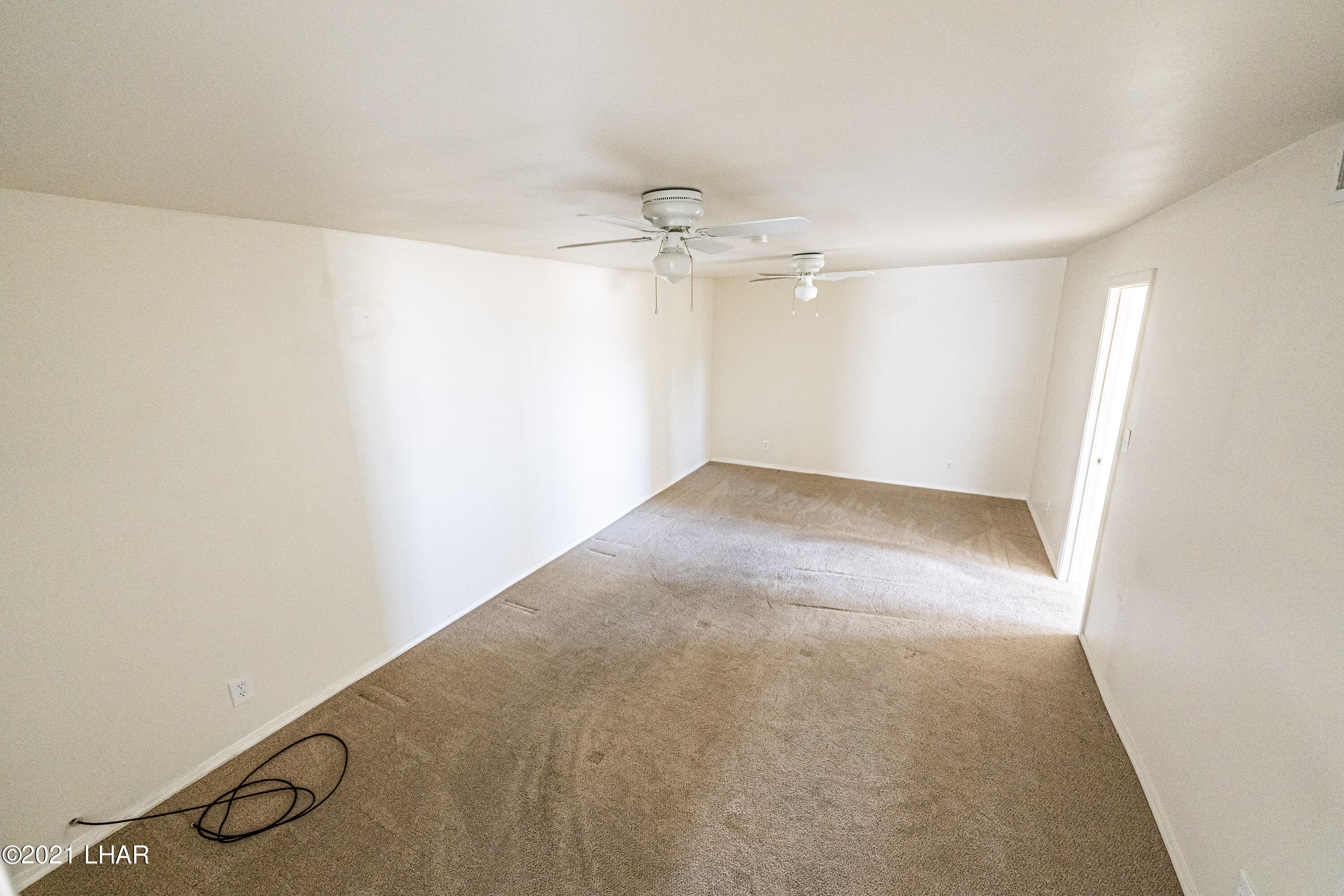 3405 Hodges Road Kingman, AZ 86409 - Photo 21 of 37 2ND LIVING ROOM