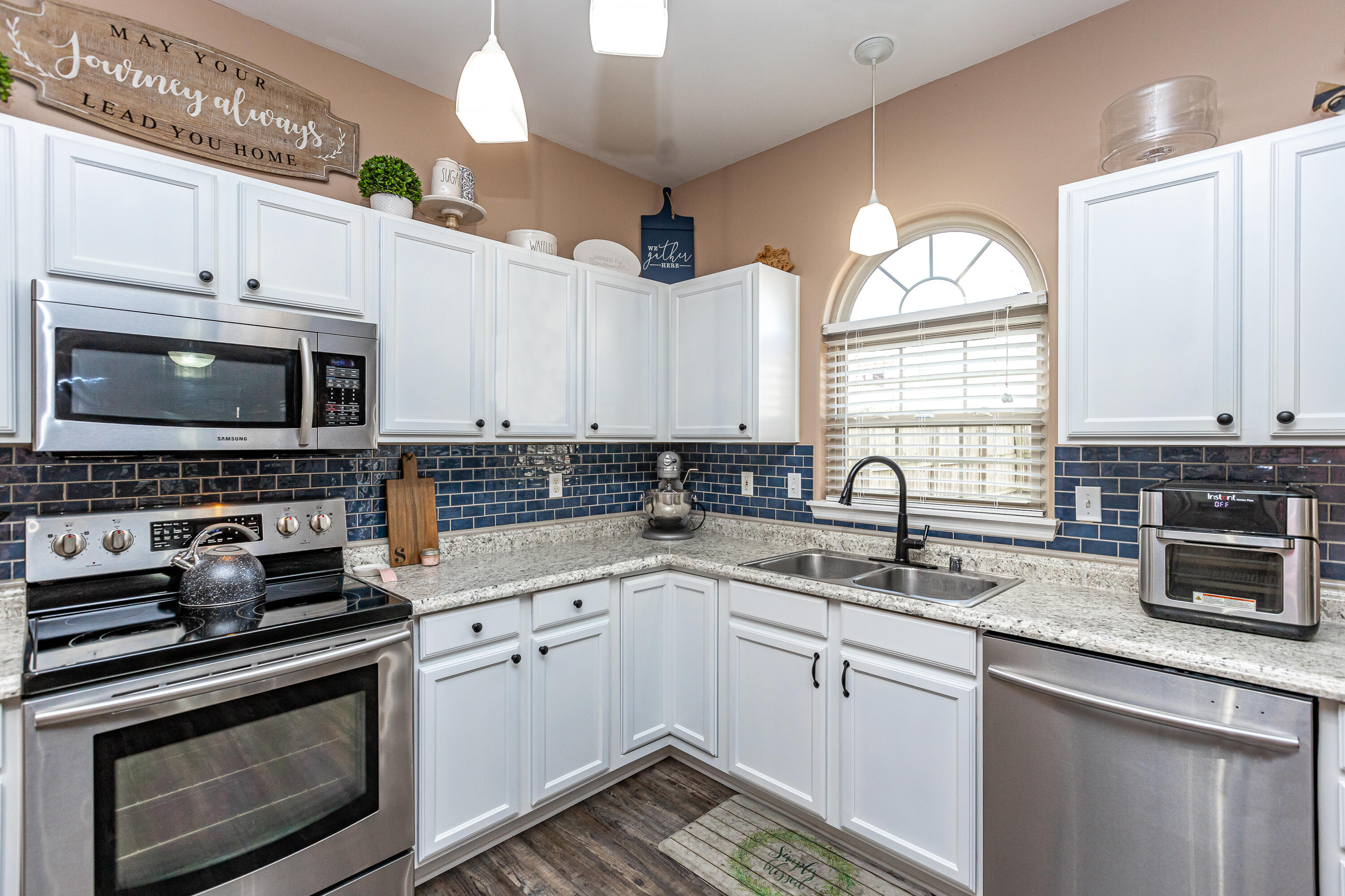 261 Spring Valley Lane Lexington, KY 40511 - Photo 2 of 38 1-13