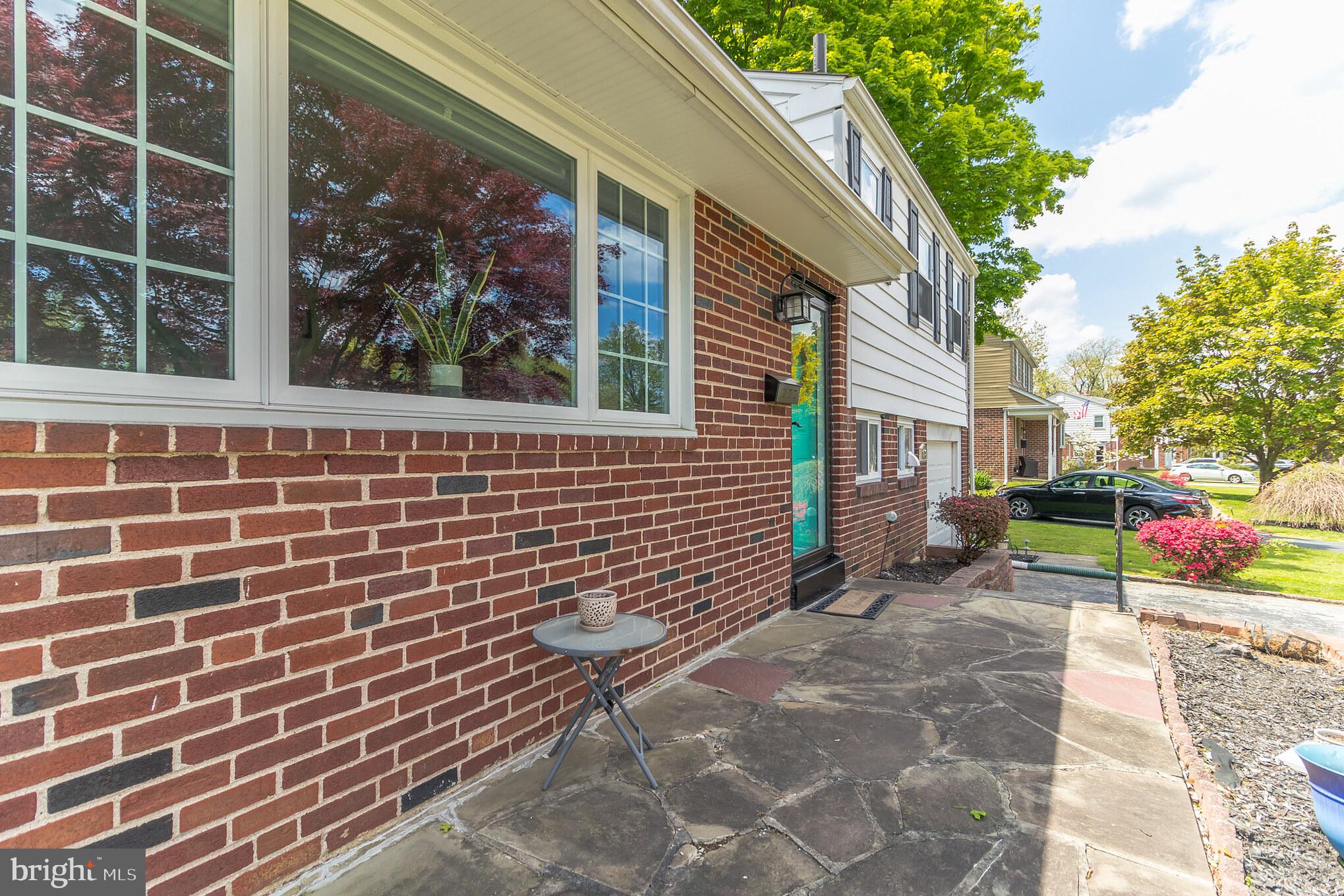 318 Parham Road Springfield, PA 19064 - Photo 3 of 28