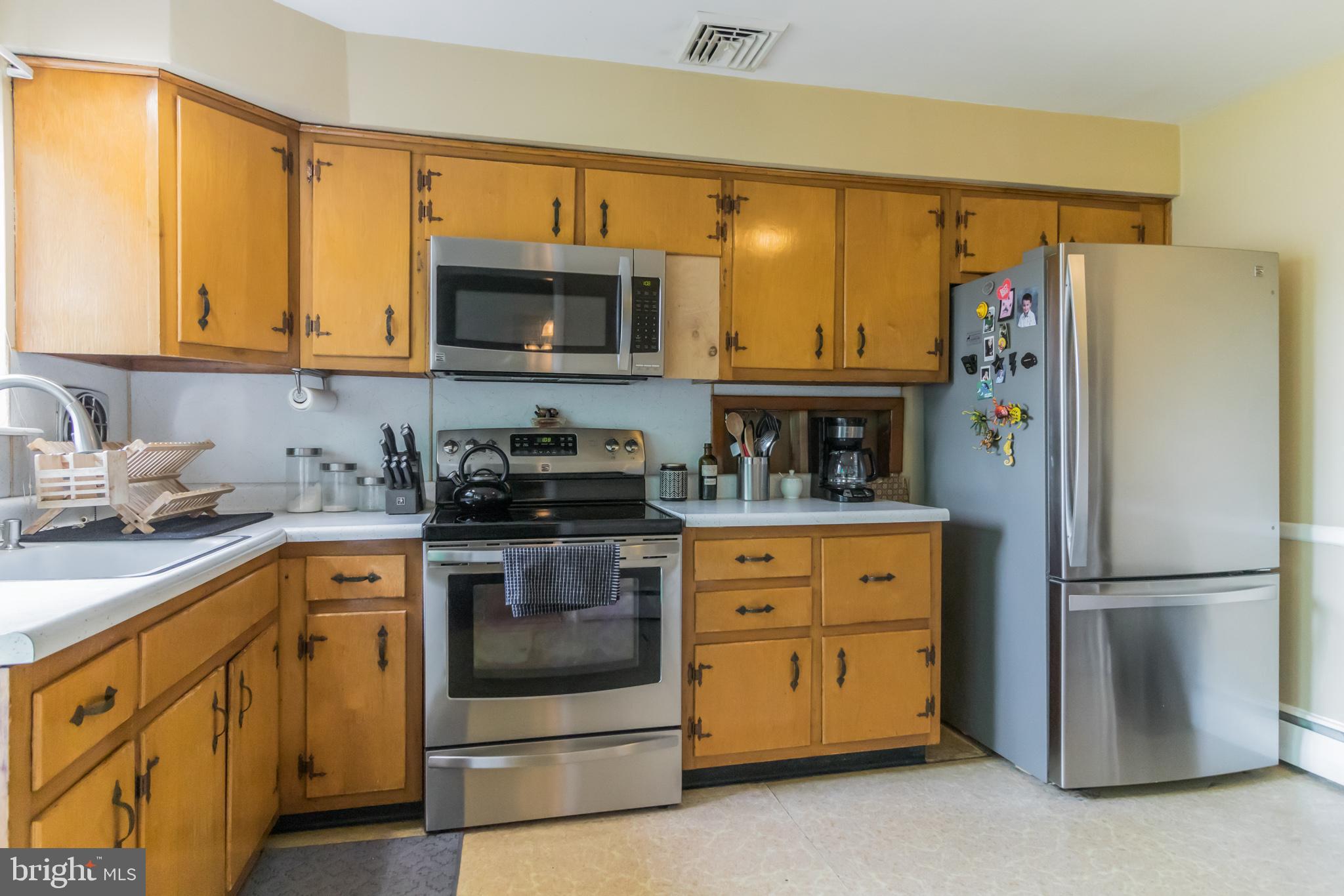318 Parham Road Springfield, PA 19064 - Photo 8 of 28
