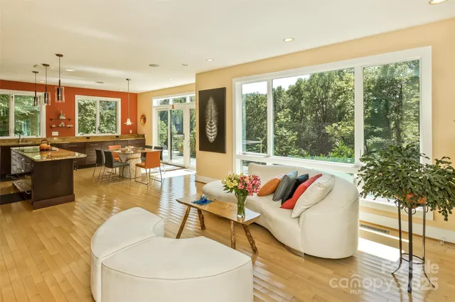 $1,174,000 | 404 Amanda Drive, Mars Hill, NC 28754