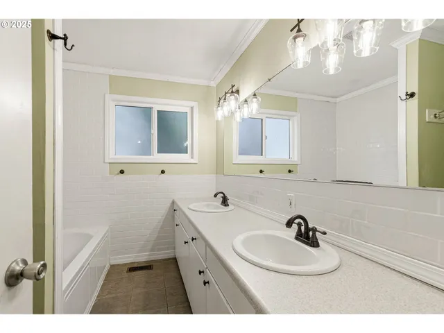 $699,000 | 3130 Northwest Van Buren Avenue, Corvallis, OR 97330