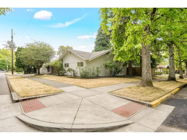 $699,000 | 3130 Northwest Van Buren Avenue, Corvallis, OR 97330