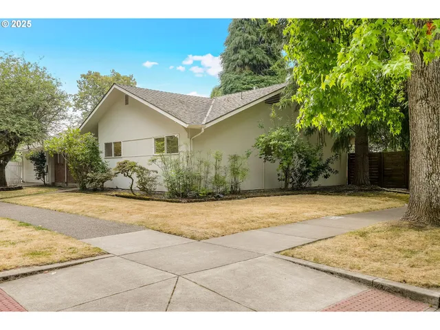$699,000 | 3130 Northwest Van Buren Avenue, Corvallis, OR 97330