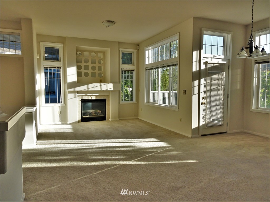 561 Anacortes Court Northeast, Unit 102 Renton, WA 98059 - Photo 2 of 15 Gallery Image 2