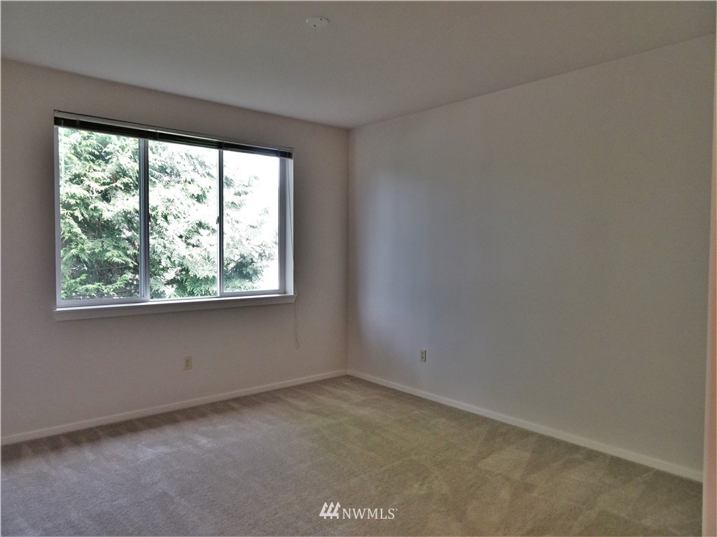 561 Anacortes Court Northeast, Unit 102 Renton, WA 98059 - Photo 12 of 15 Gallery Image 12