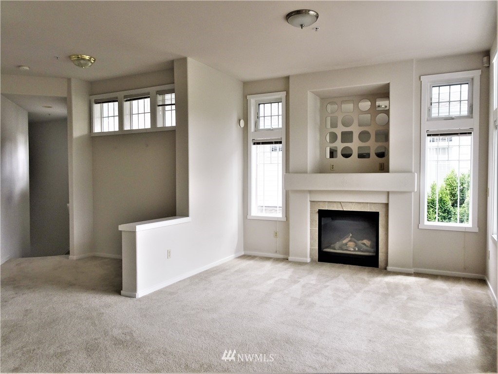 561 Anacortes Court Northeast, Unit 102 Renton, WA 98059 - Photo 3 of 15 Gallery Image 3
