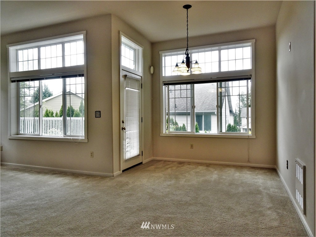 561 Anacortes Court Northeast, Unit 102 Renton, WA 98059 - Photo 4 of 15 Gallery Image 4