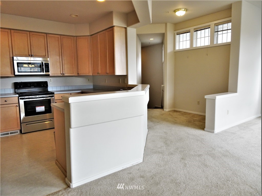 561 Anacortes Court Northeast, Unit 102 Renton, WA 98059 - Photo 5 of 15 Gallery Image 5