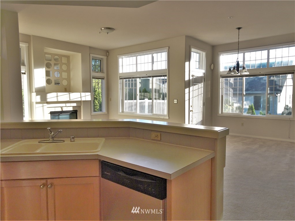 561 Anacortes Court Northeast, Unit 102 Renton, WA 98059 - Photo 7 of 15 Gallery Image 7