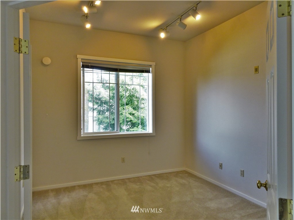 561 Anacortes Court Northeast, Unit 102 Renton, WA 98059 - Photo 9 of 15 Gallery Image 9