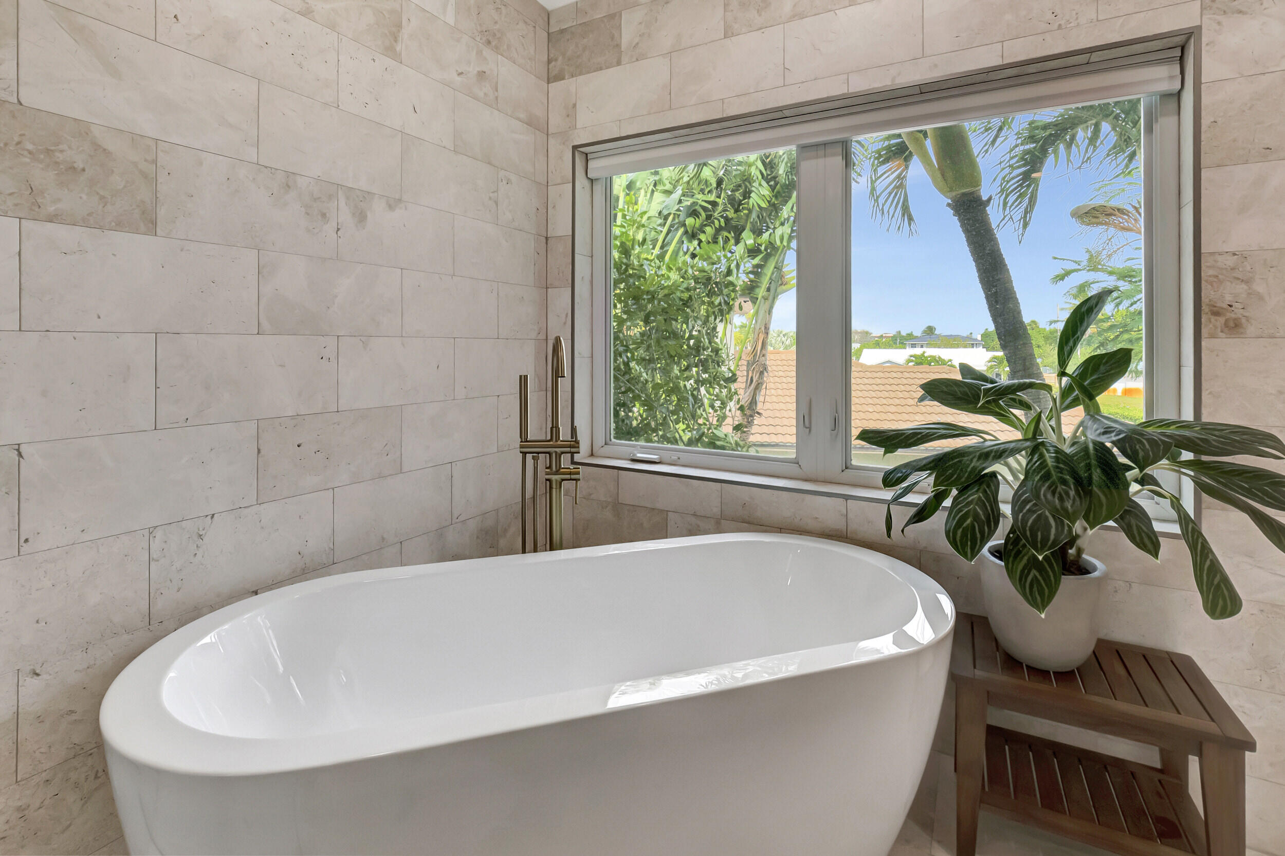 301 Southwest 15th Street Boca Raton, FL 33432 - Photo 39 of 65 Soaking tub