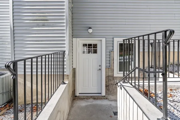 $1,950 | 80 Emer Road, Unit 1, Marlborough, MA 01752