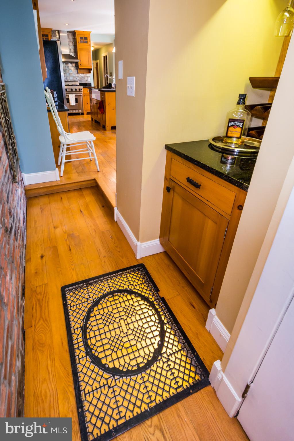 1273 Riverside Avenue Baltimore, MD 21230 - Photo 13 of 54 Main level wine beverage center