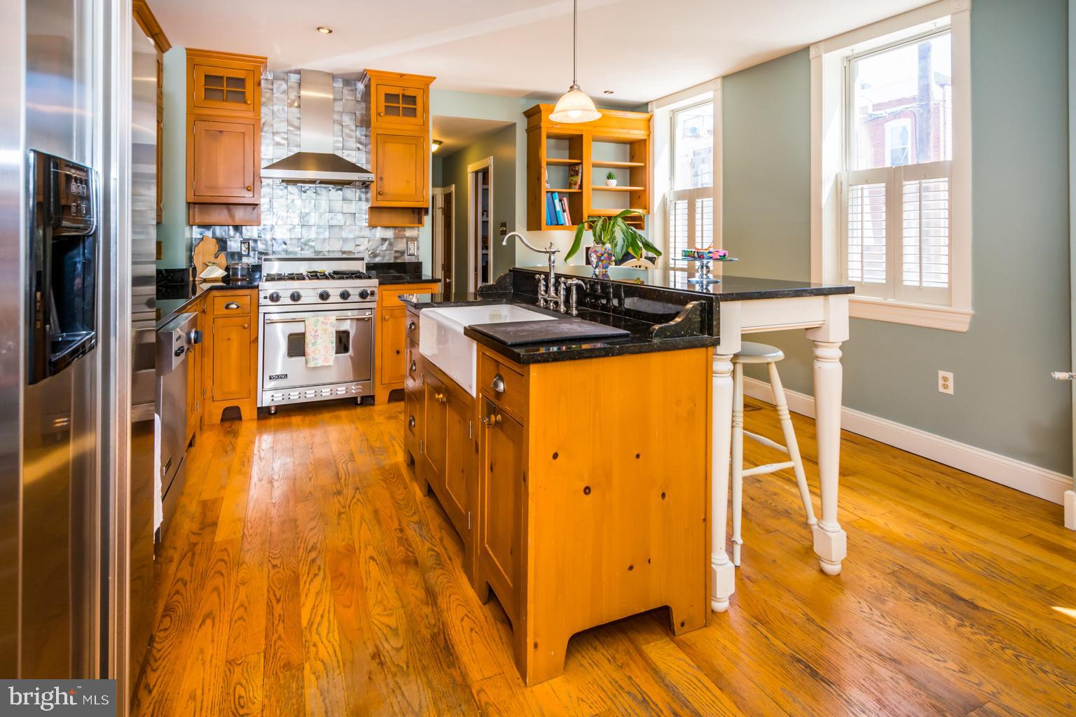 1273 Riverside Avenue Baltimore, MD 21230 - Photo 7 of 54 5 burner Viking stove & hood vent