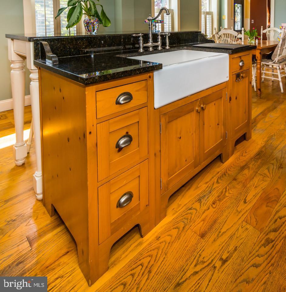 1273 Riverside Avenue Baltimore, MD 21230 - Photo 8 of 54 Beautiful apron sink