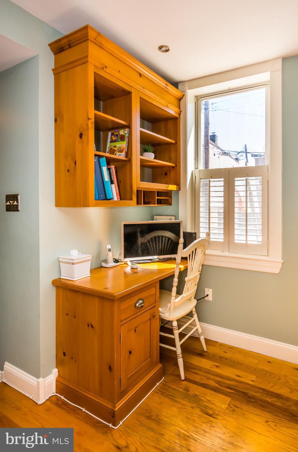 1273 Riverside Avenue Baltimore, MD 21230 - Photo 9 of 54 Built in work station/recipe research