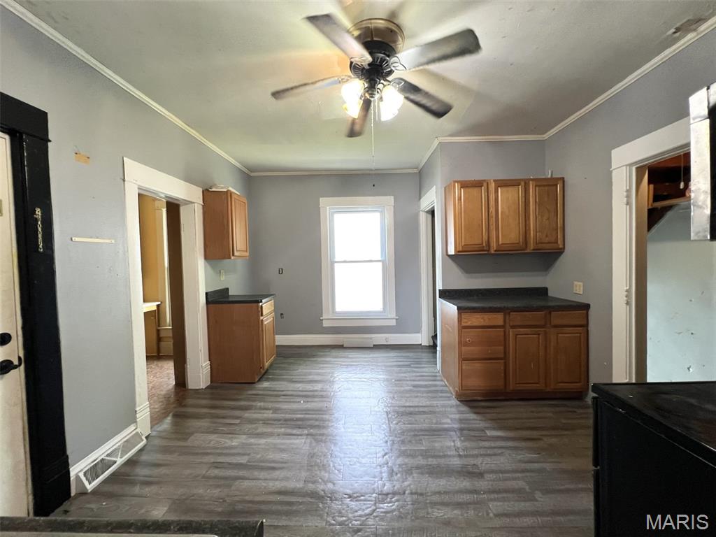 803 North State Street Litchfield, IL 62056 - Photo 8 of 23