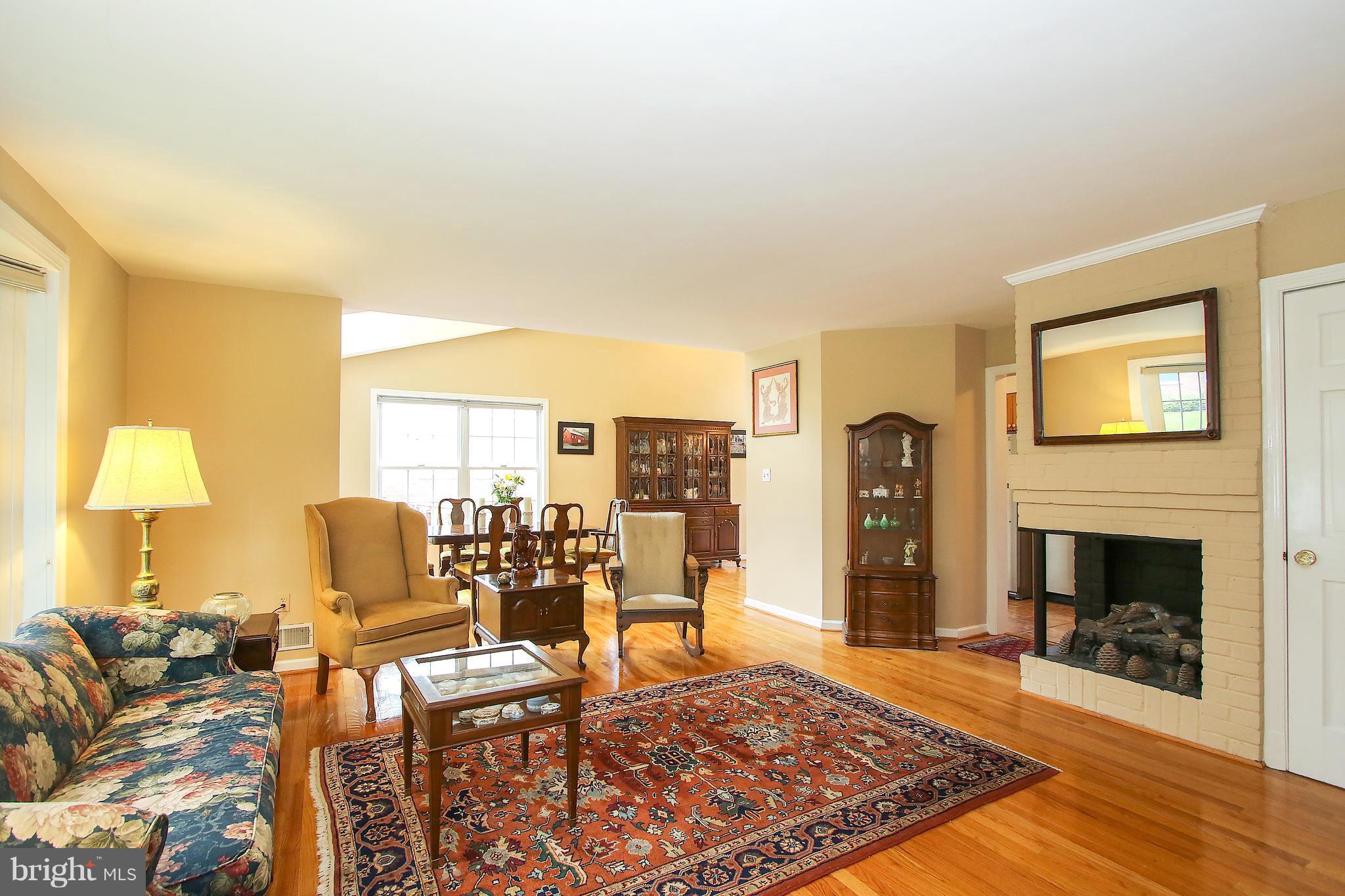 4714 Edgefield Road Bethesda, MD 20814 - Photo 3 of 29 Living Room