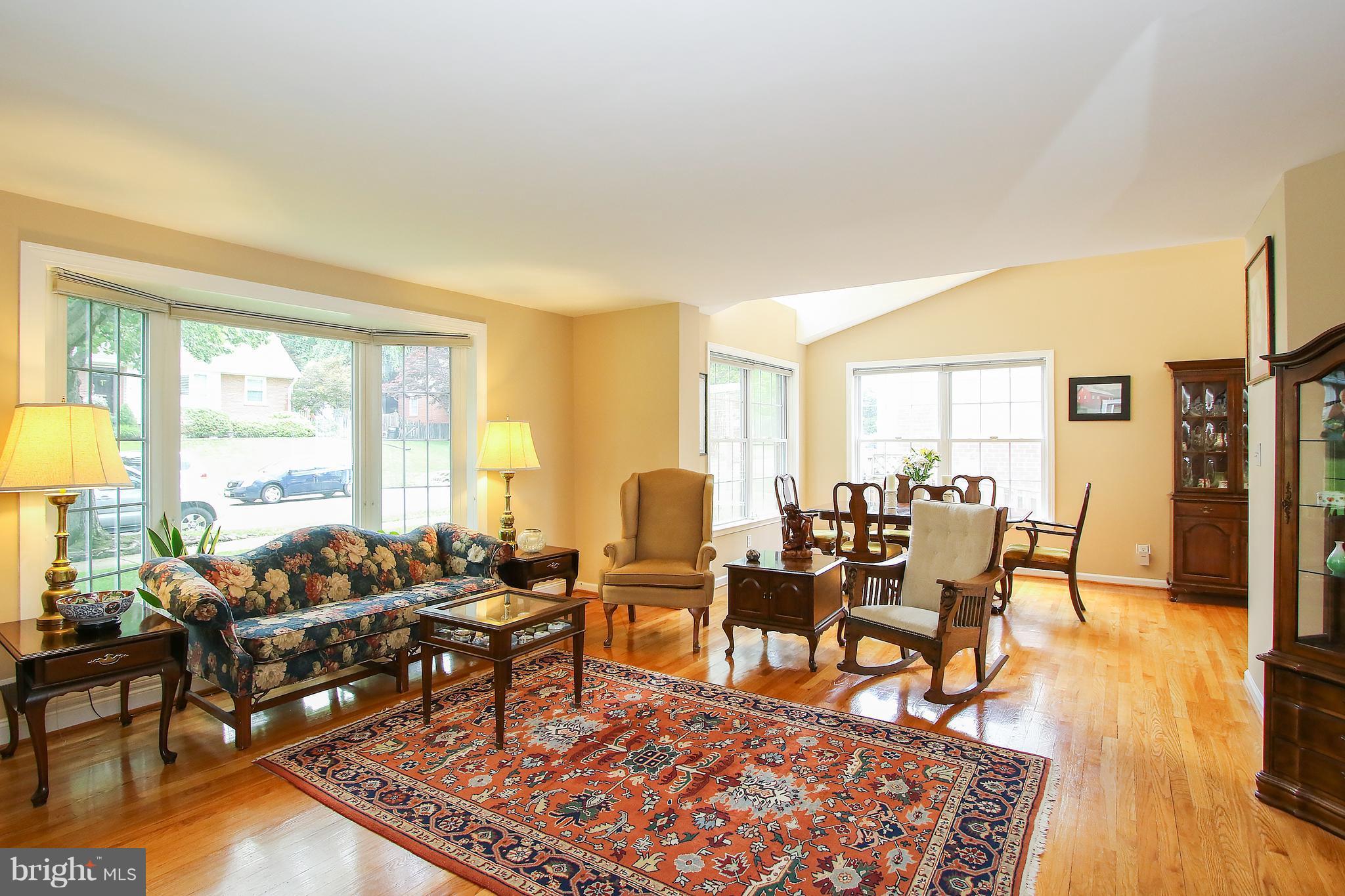 4714 Edgefield Road Bethesda, MD 20814 - Photo 4 of 29 Living Room