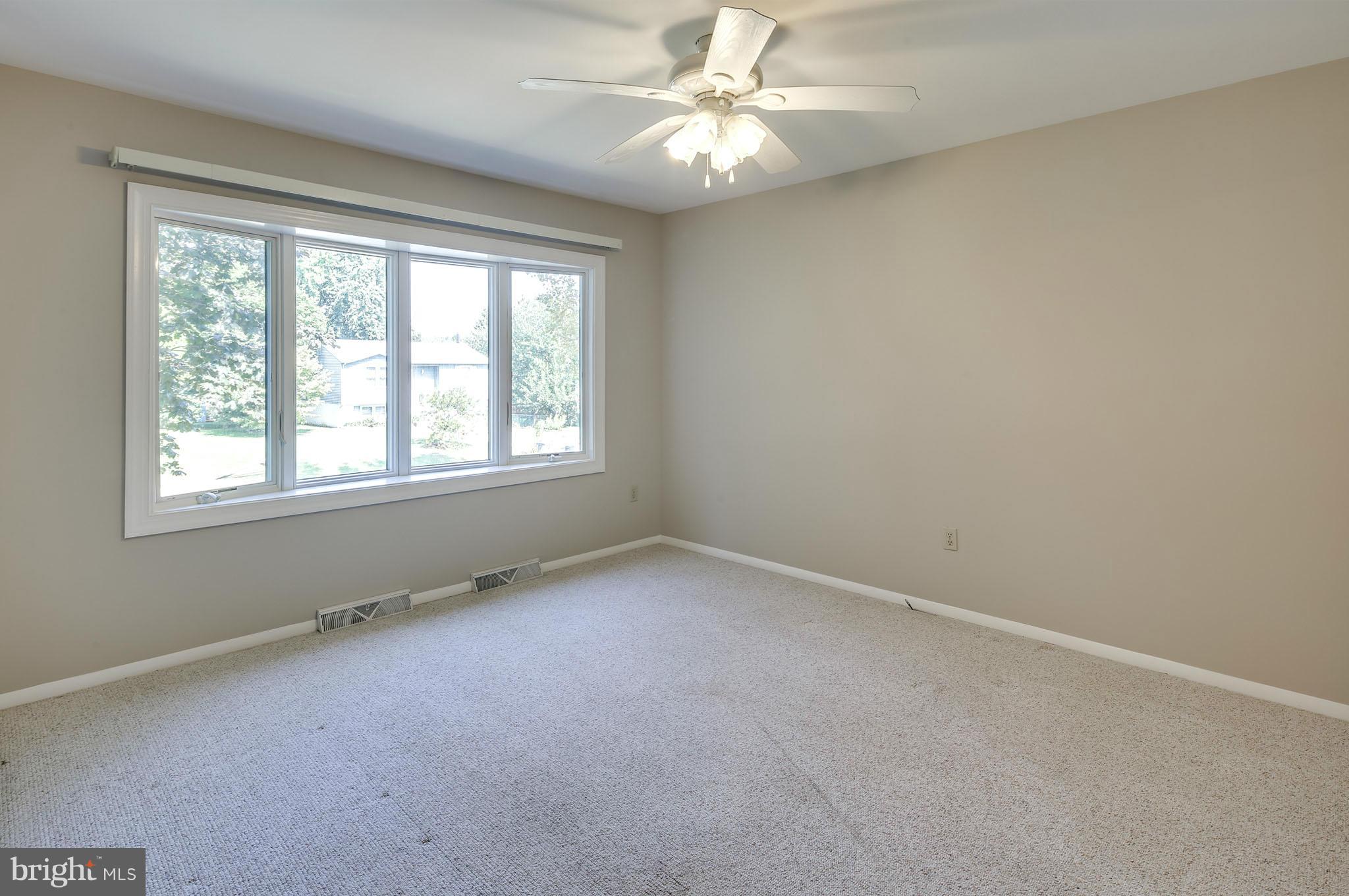 3307 Augusta Road Manchester, MD 21102 - Photo 6 of 30 Living Room