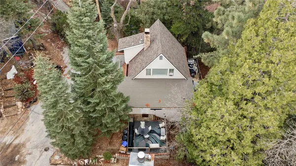 $449,900 | 27638 Oak Knoll Drive, Lake Arrowhead, CA 92385