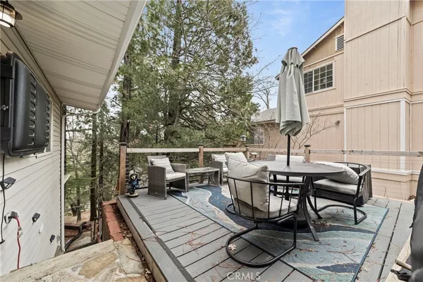 $449,900 | 27638 Oak Knoll Drive, Lake Arrowhead, CA 92385
