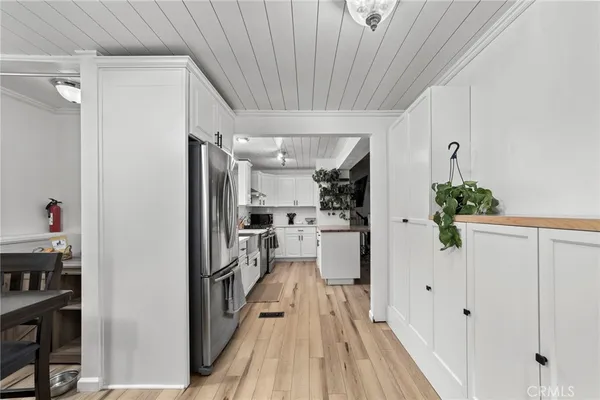 $449,900 | 27638 Oak Knoll Drive, Lake Arrowhead, CA 92385