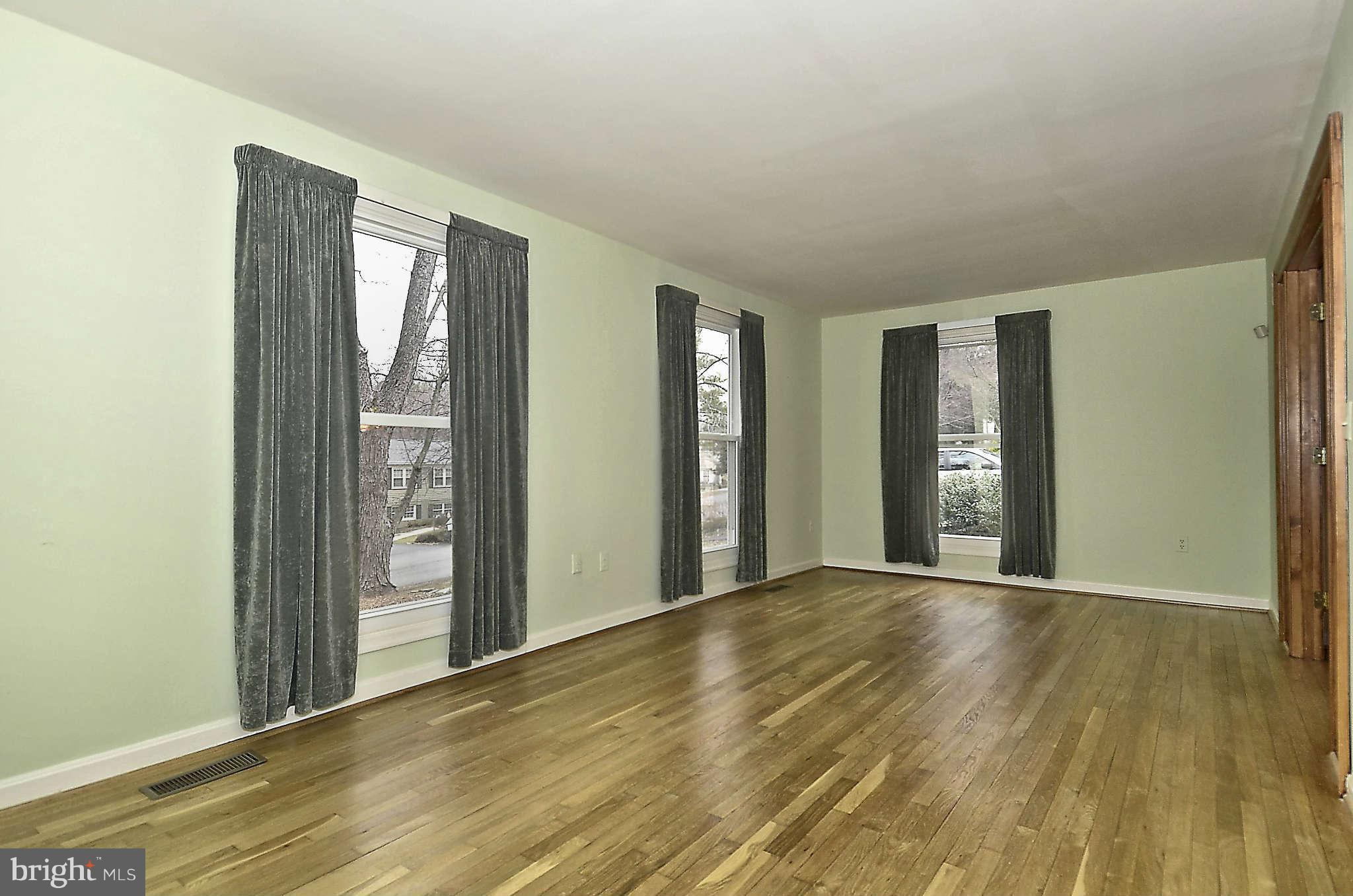 1815 Cranberry Lane Reston, VA 20191 - Photo 4 of 28 Living Room