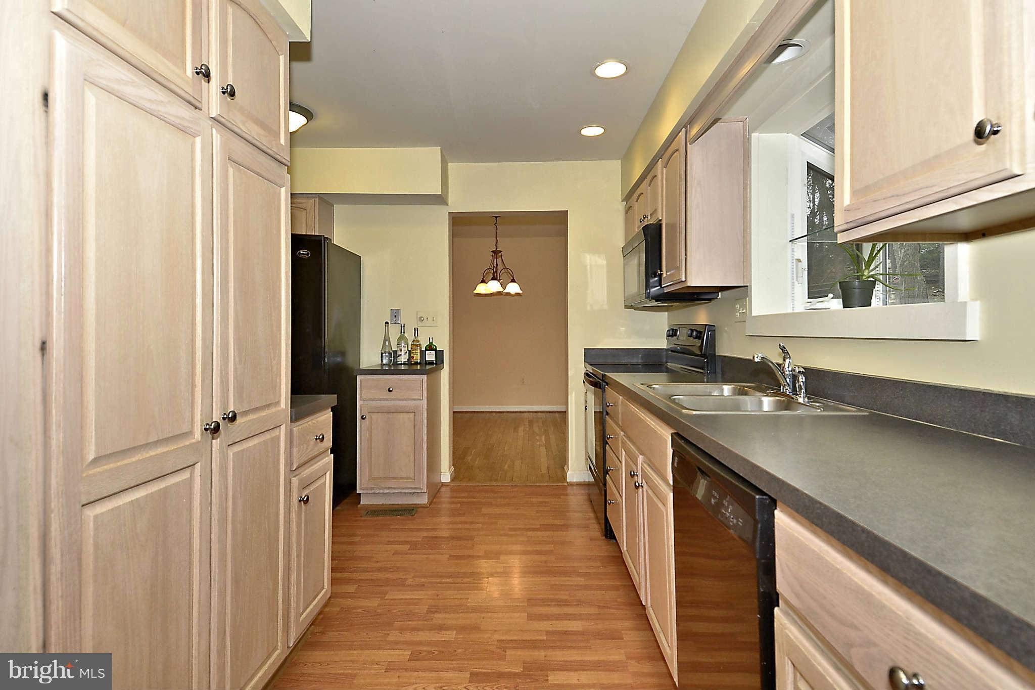 1815 Cranberry Lane Reston, VA 20191 - Photo 6 of 28 Kitchen