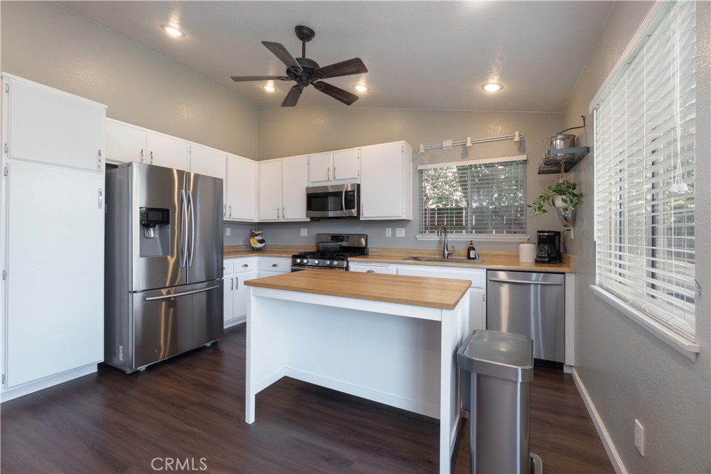 7255 Parkside Place Rancho Cucamonga, CA 91701 - Photo 5 of 33 Kitchen alt view