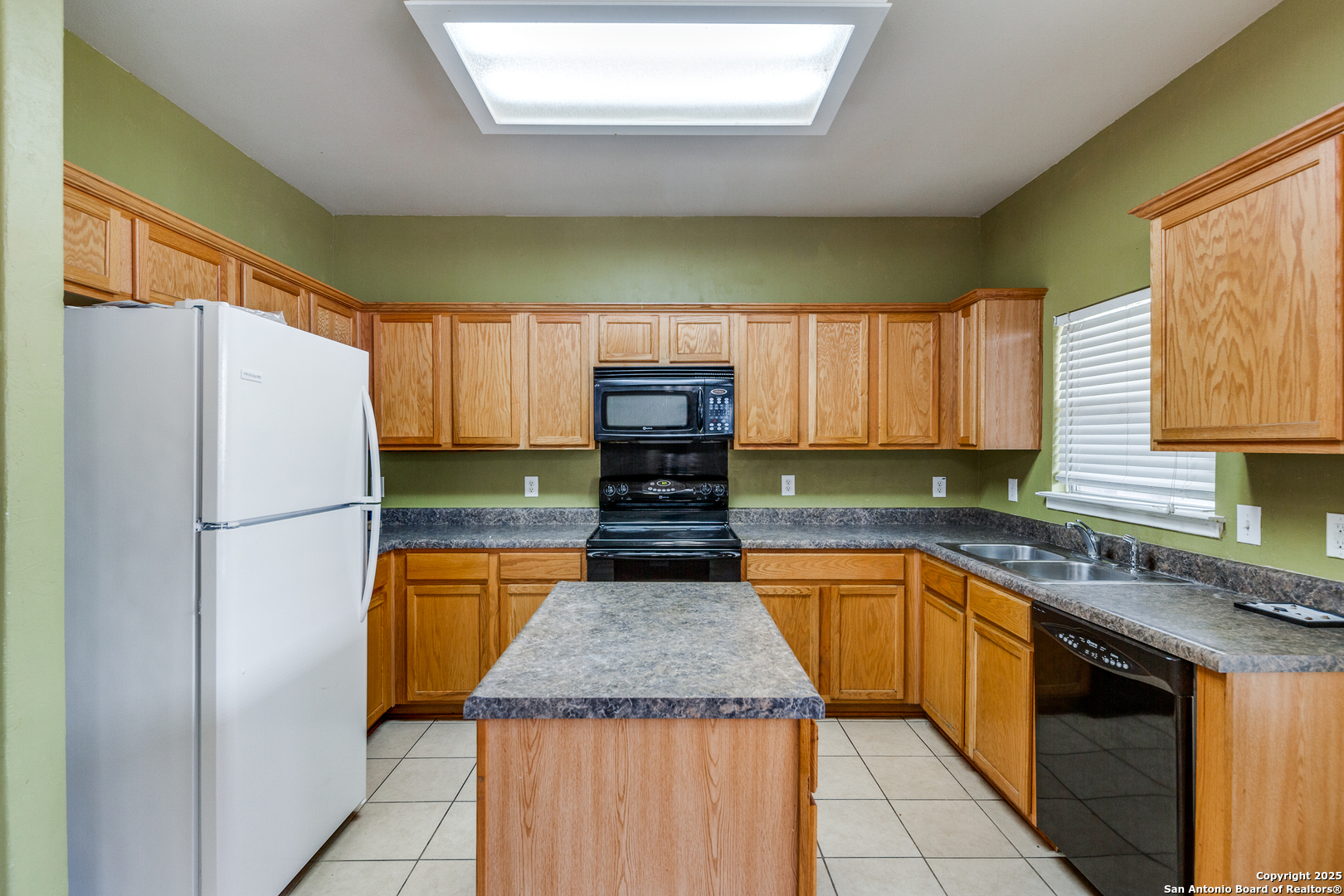 9007 Burnt Peak Helotes, TX 78023 - Photo 8 of 24