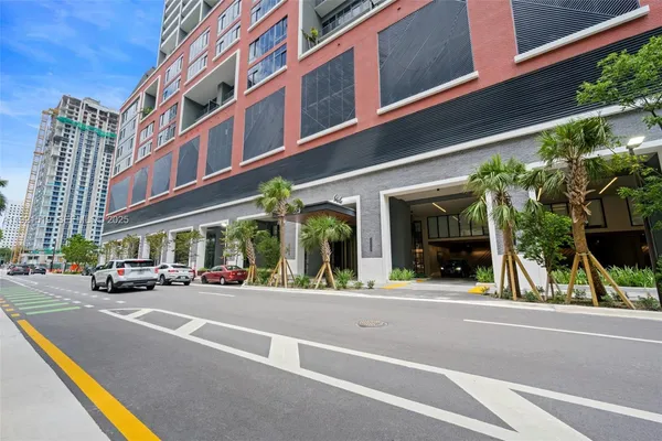 $8,000 | 601 Northeast 1st Avenue, Unit 3316, Miami, FL 33132