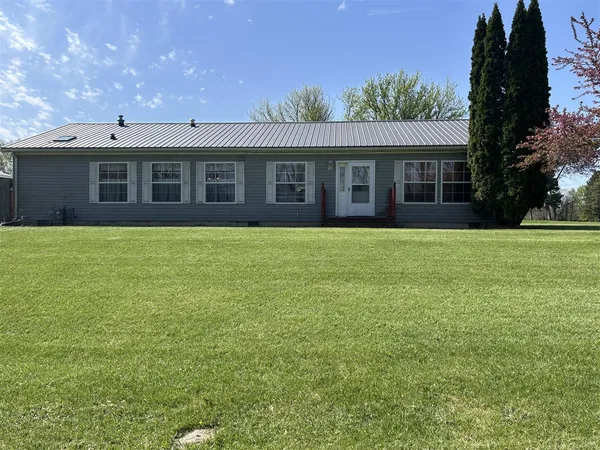 $390,000 | 33291 Maryann Drive, Colon, MI 49040