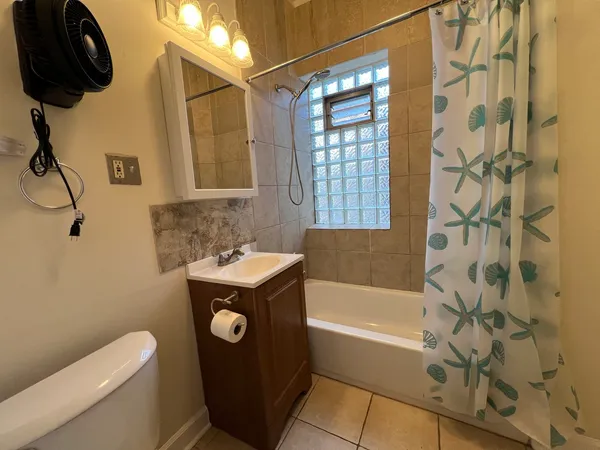 $1,750 | 1336 West Farwell Avenue, Unit 2E, Chicago, IL 60626