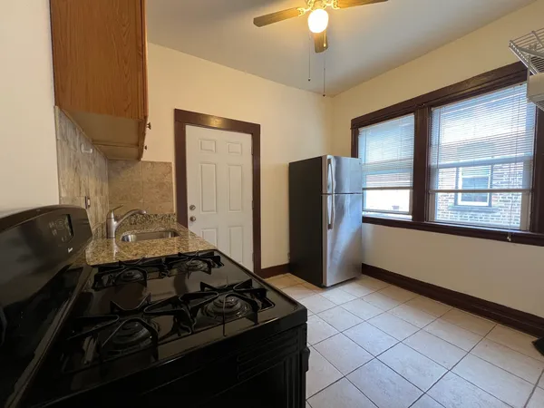$1,750 | 1336 West Farwell Avenue, Unit 2E, Chicago, IL 60626