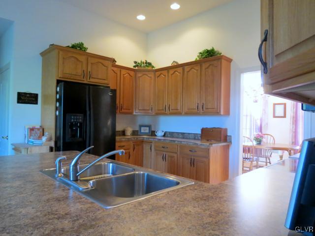 4862 Lanark Road Center Valley, PA 18034 - Photo 4 of 26 Custom Kitchen