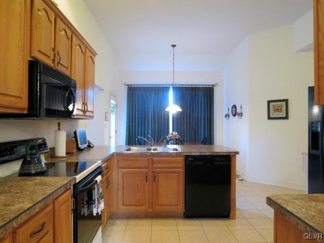 4862 Lanark Road Center Valley, PA 18034 - Photo 5 of 26 Bright Kitchen with Breakfast Nook