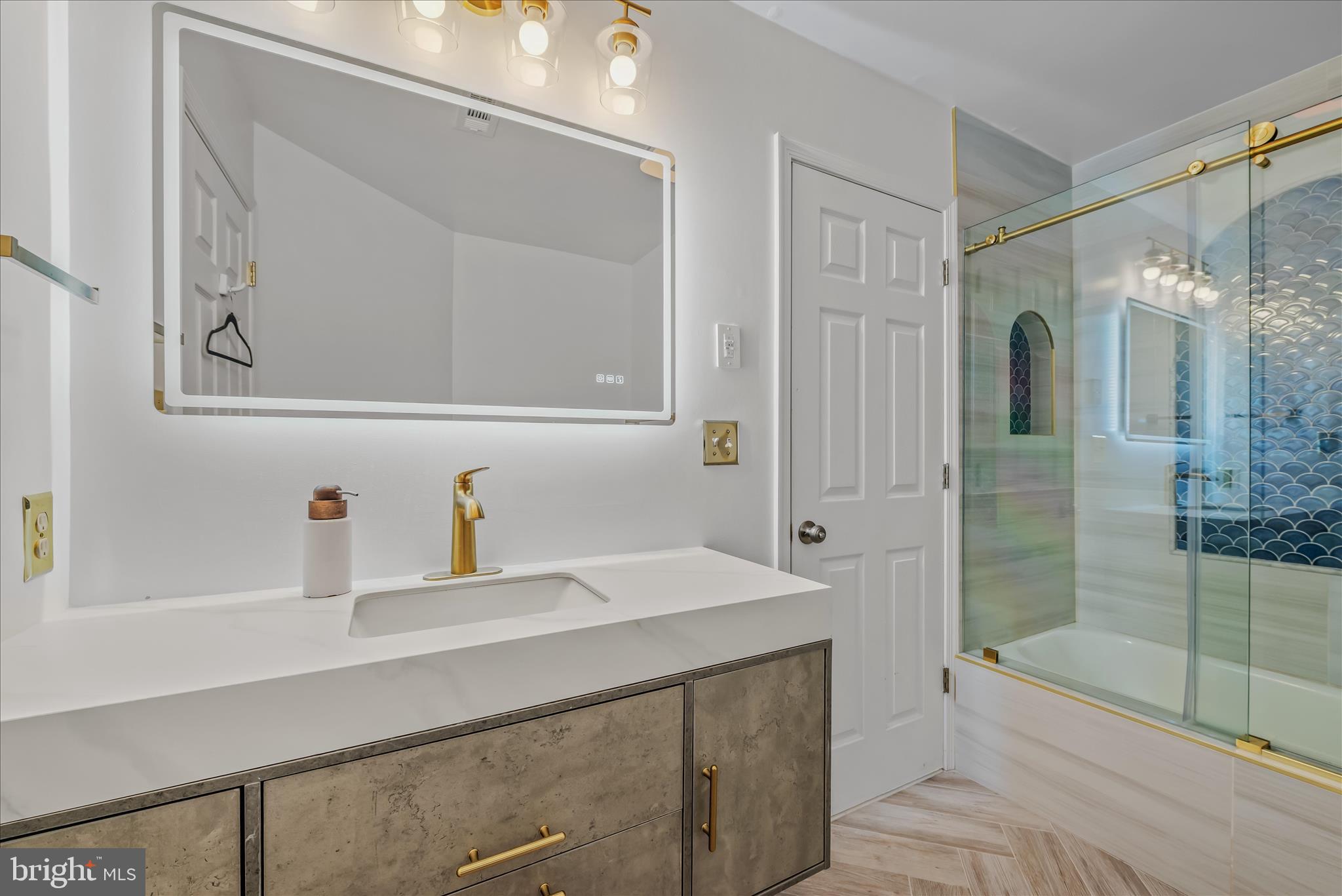 346 Deer Ridge Drive Harpers Ferry, WV 25425 - Photo 25 of 59 Upstairs Bathroom