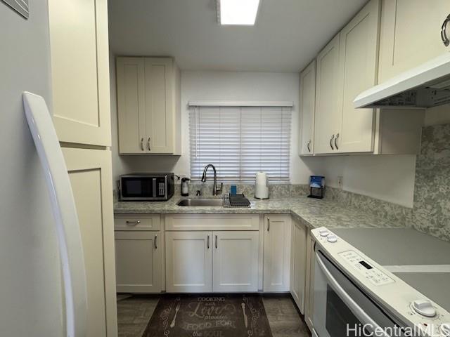 96-234 Waiawa Road, Unit 11 Pearl City, HI 96782 - Photo 14 of 23 Living Room